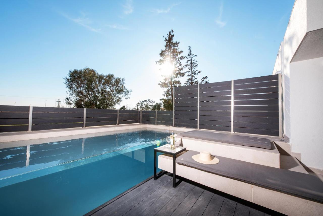 ניאה אירקליה Serene Seafront Villas מראה חיצוני תמונה