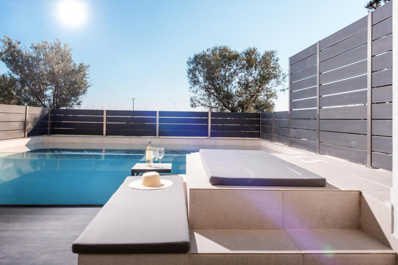 ניאה אירקליה Serene Seafront Villas מראה חיצוני תמונה