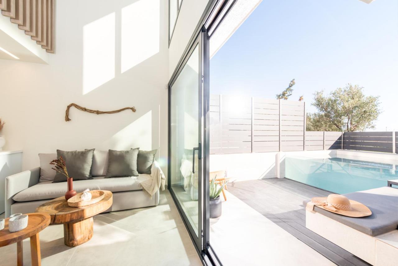 ניאה אירקליה Serene Seafront Villas מראה חיצוני תמונה