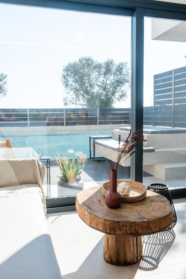 ניאה אירקליה Serene Seafront Villas מראה חיצוני תמונה