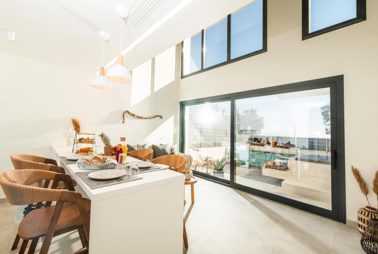 ניאה אירקליה Serene Seafront Villas מראה חיצוני תמונה