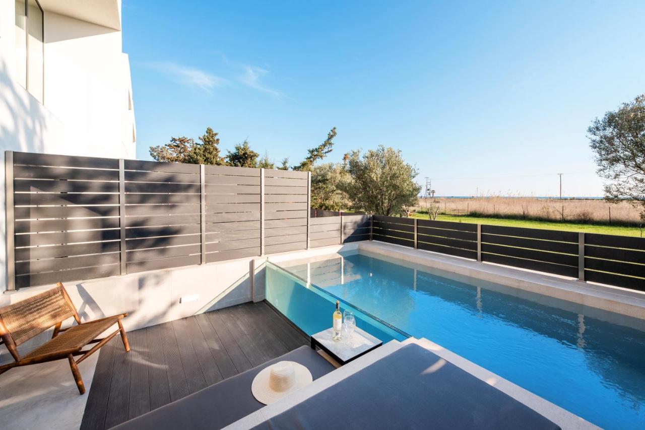 ניאה אירקליה Serene Seafront Villas מראה חיצוני תמונה