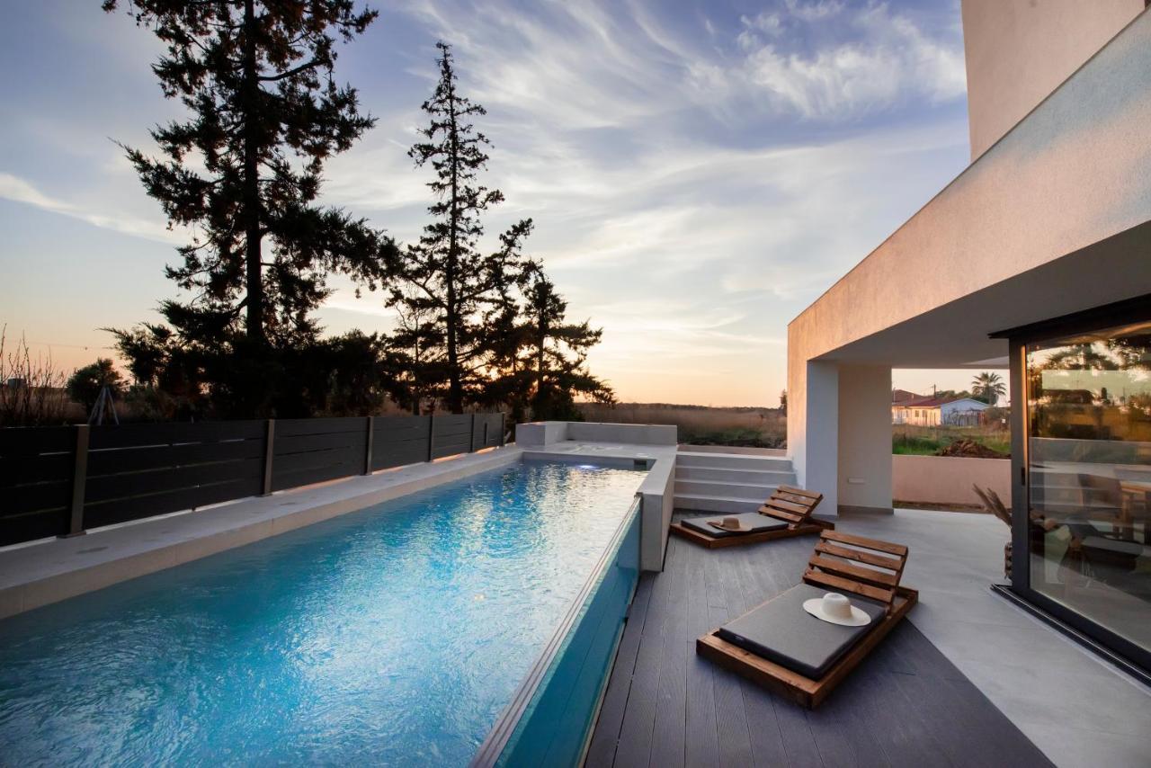 ניאה אירקליה Serene Seafront Villas מראה חיצוני תמונה