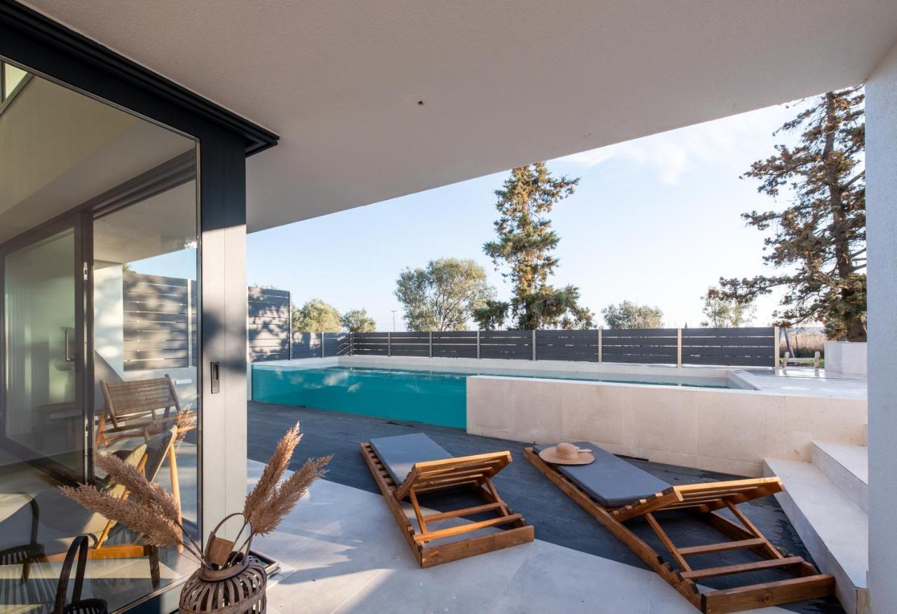 ניאה אירקליה Serene Seafront Villas מראה חיצוני תמונה