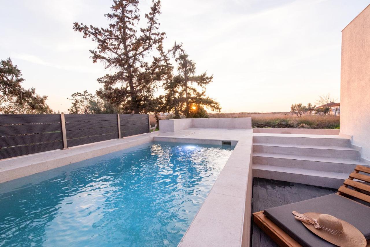 ניאה אירקליה Serene Seafront Villas מראה חיצוני תמונה