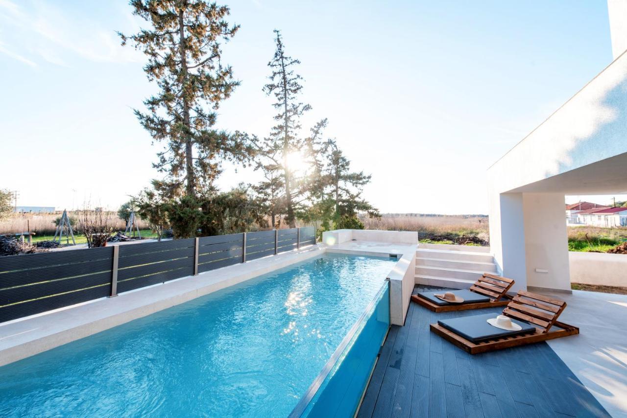 ניאה אירקליה Serene Seafront Villas מראה חיצוני תמונה